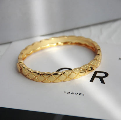 Golden Zircon Knot Bracelet